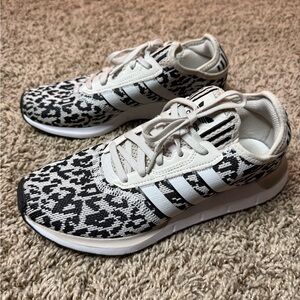Adidas Swift Run X FY2998 Leopard Print Women's Size 9 Black and White